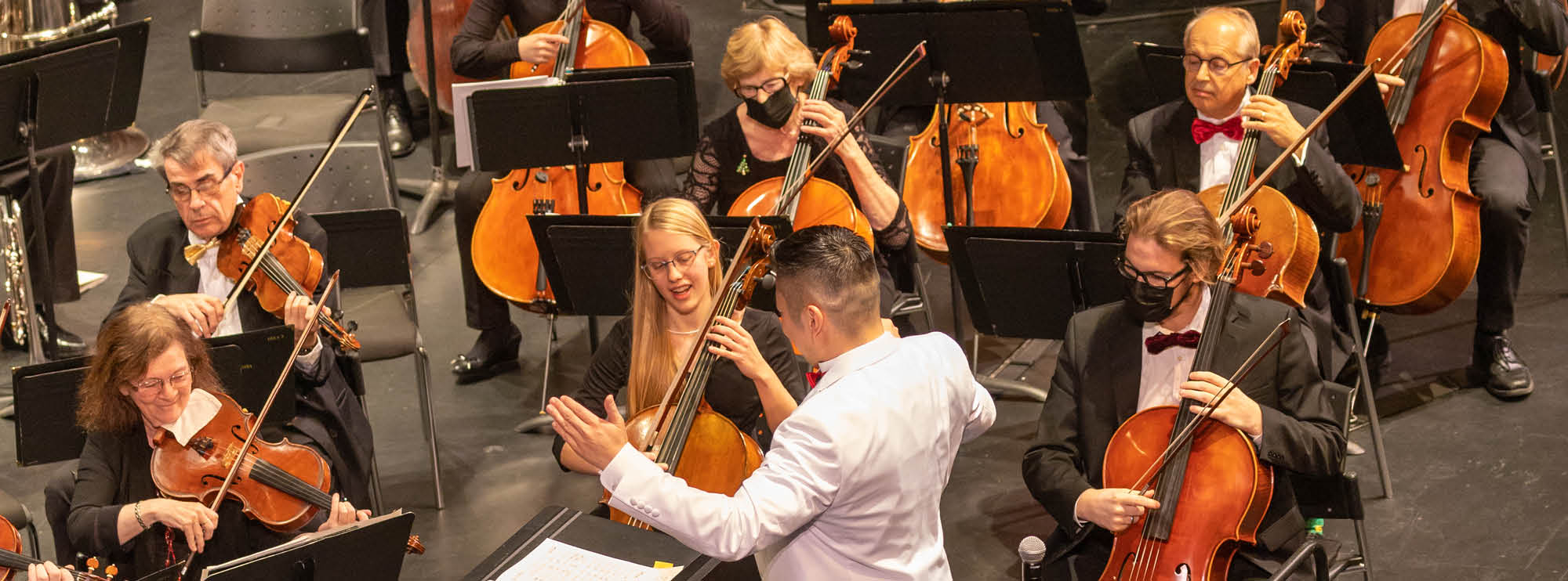 The Rose Orchestra conducted by Samuel Tam